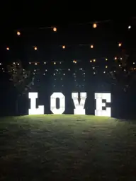 Fotografía real de Letras LOVE Vintage