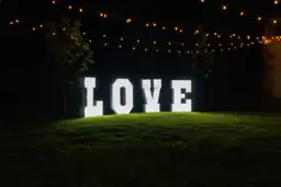 Fotografía real de Letras LOVE Vintage