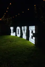 Fotografía real de Letras LOVE Vintage