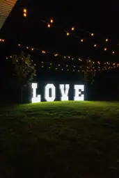 Fotografía real de Letras LOVE Vintage