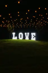 Fotografía real de Letras LOVE Vintage