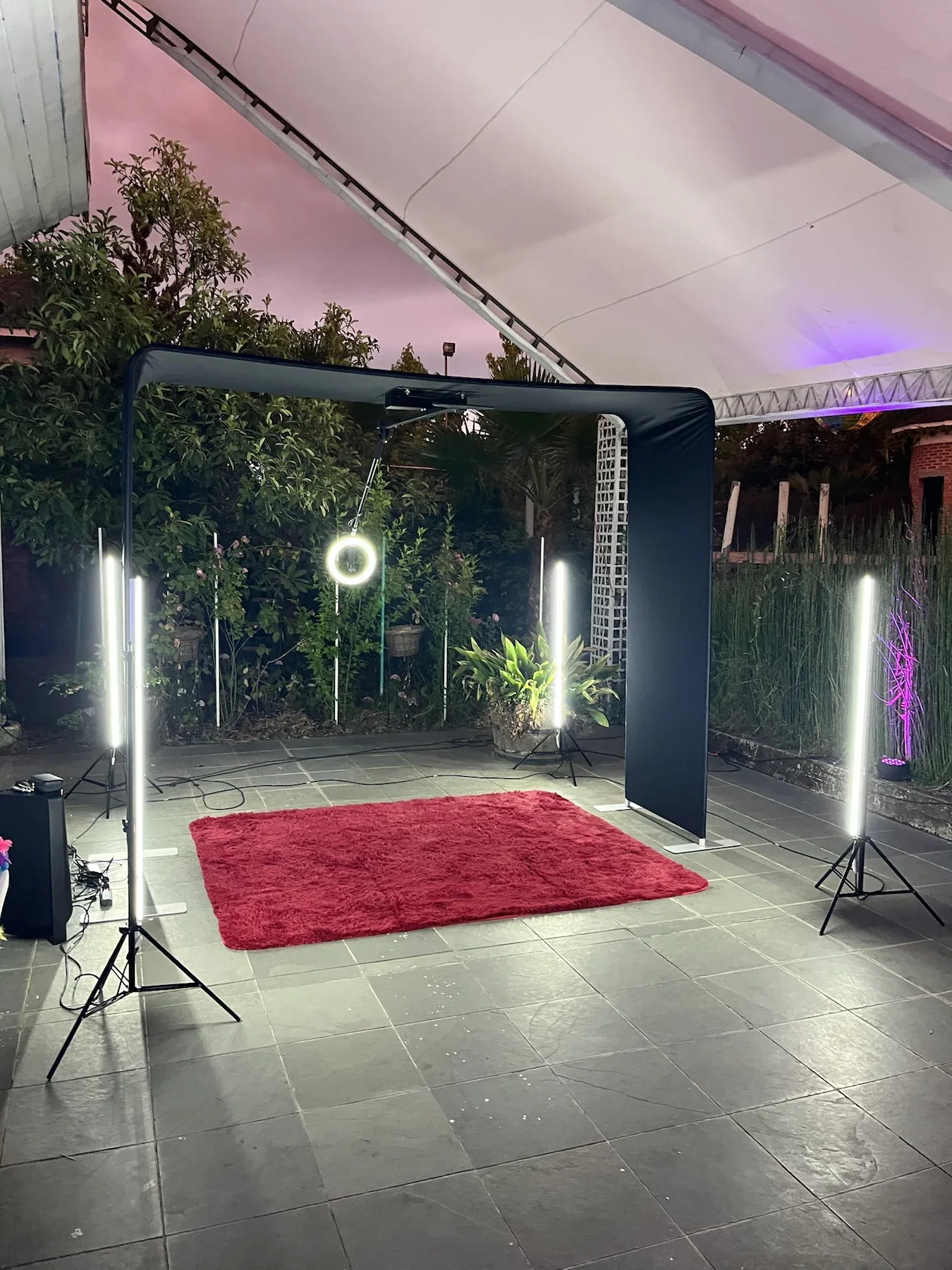 Estructura 360 Aérea instalada sobre césped durante un evento