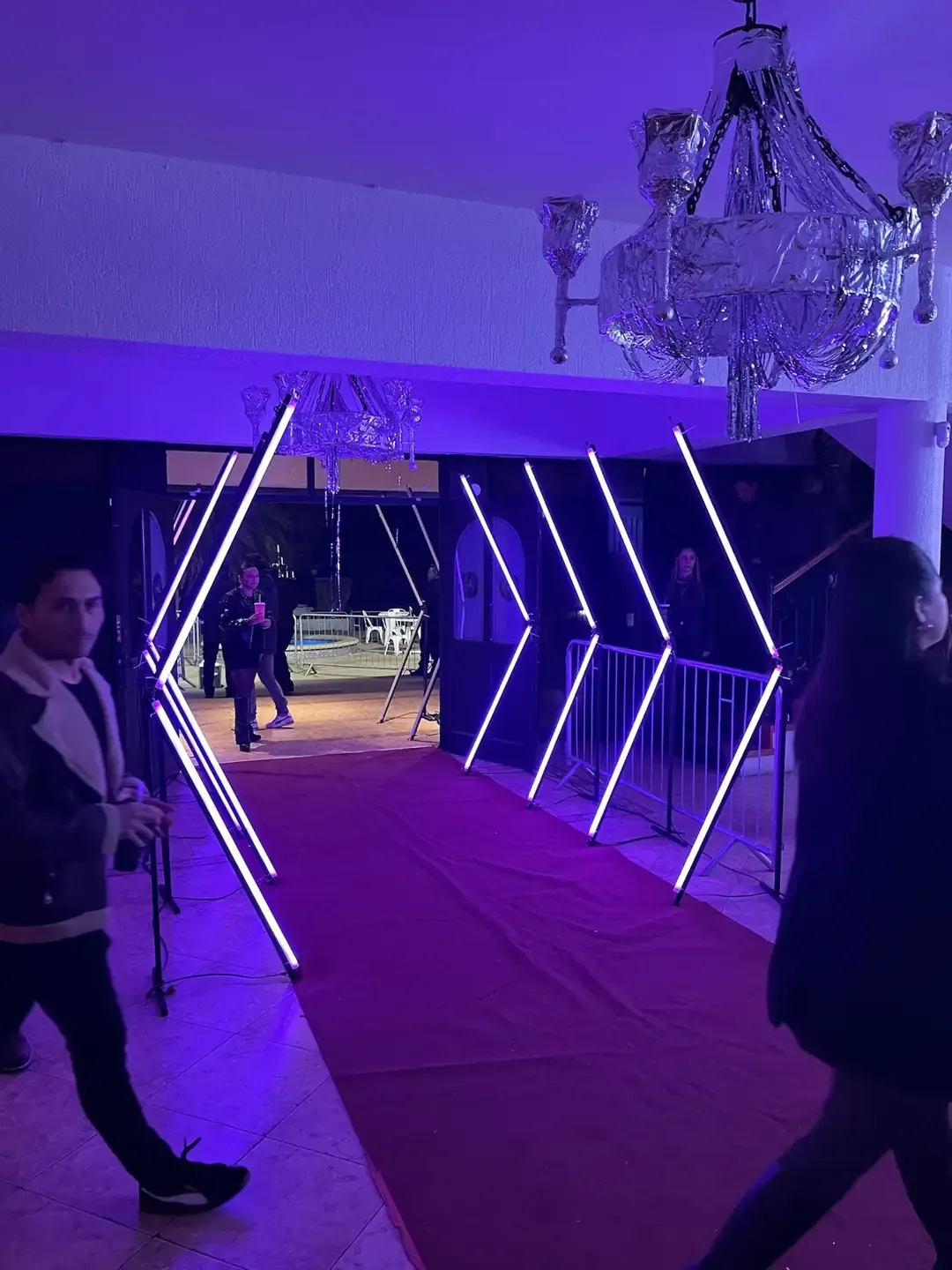 Túnel LED Pixel durante un evento con invitados