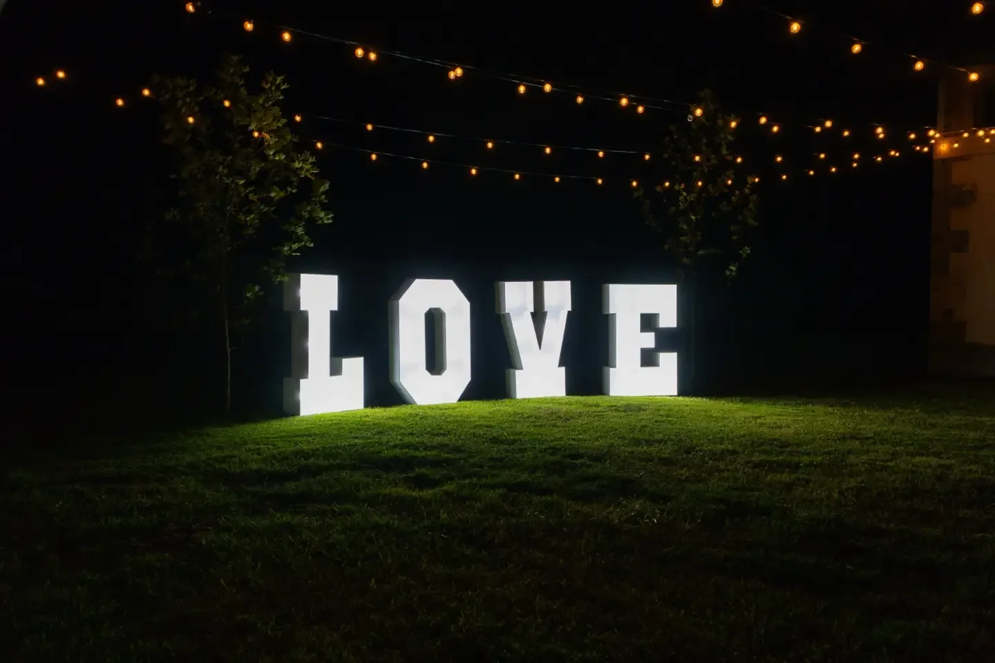 Fotografía real de Letras LOVE Vintage